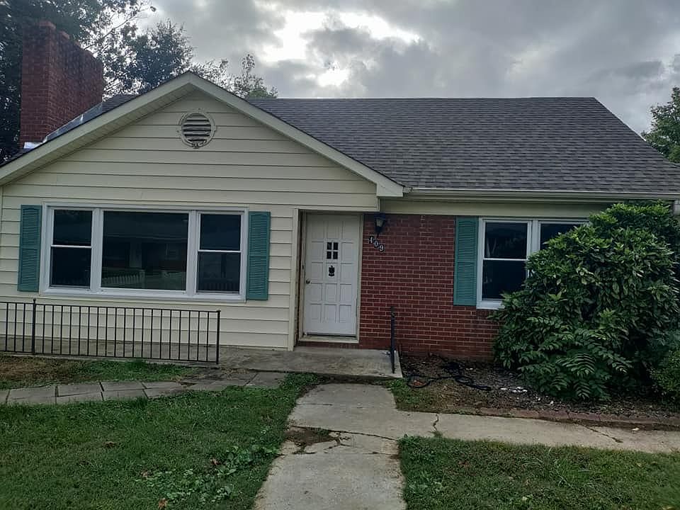 1st image of 409 Pennwood St NE