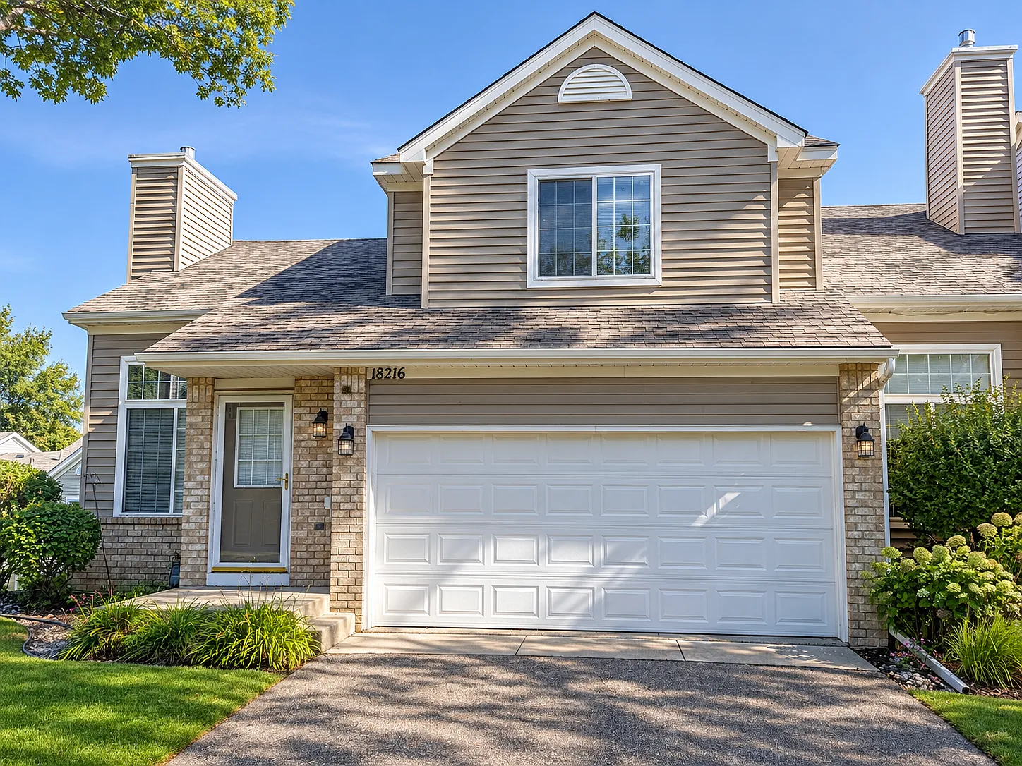 3 bed, 3.0 bath, 2100 sqft, $2,595 — Photo 1