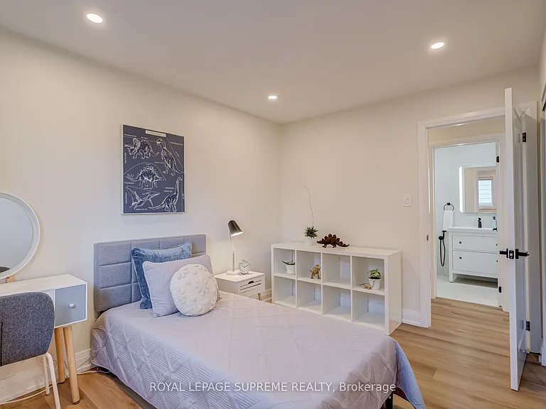 143 Voltarie Cres #UPPER — Photo 21