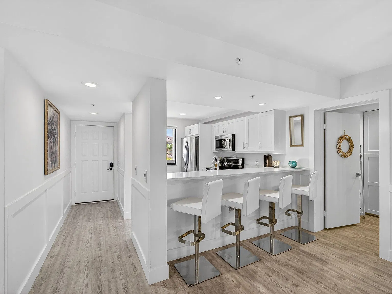 2 bed, 2.0 bath, 1385 sqft, $6,300 — Photo 1