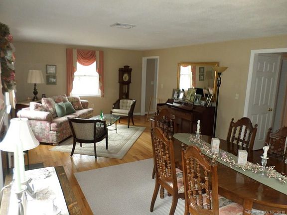 4th image of 34 S Buckboard Ln