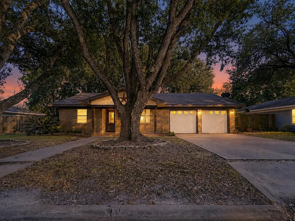 2728 Encino Ave