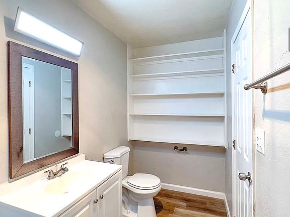 4th image of 4331 College Ave #32
