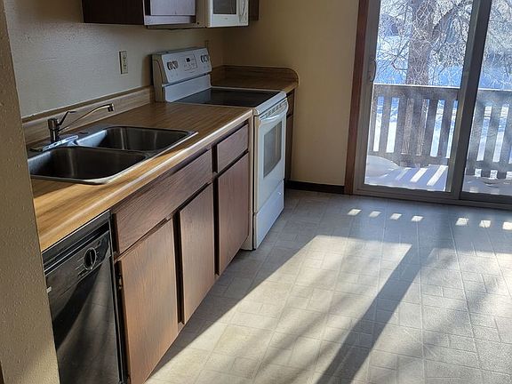 3rd image of 367 14th St N #101