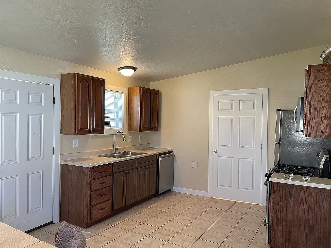 1 bed, 750 sqft, $1,500 — Photo 3
