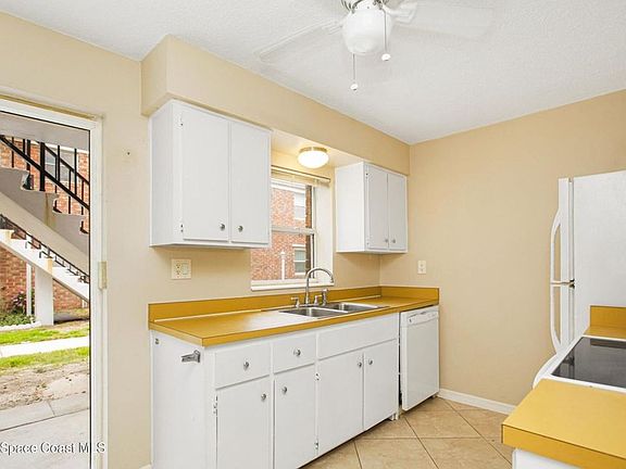 4th image of 190 E Olmstead Dr Unit B7