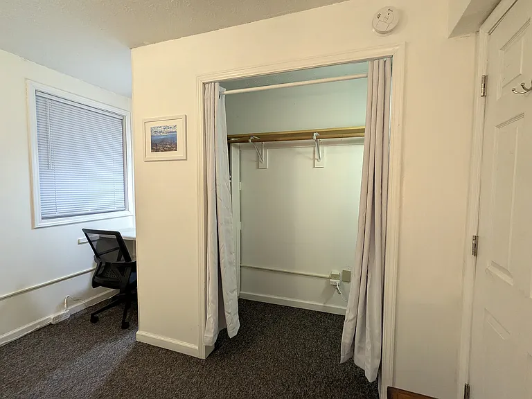 554 E Graham Pl — Photo 4