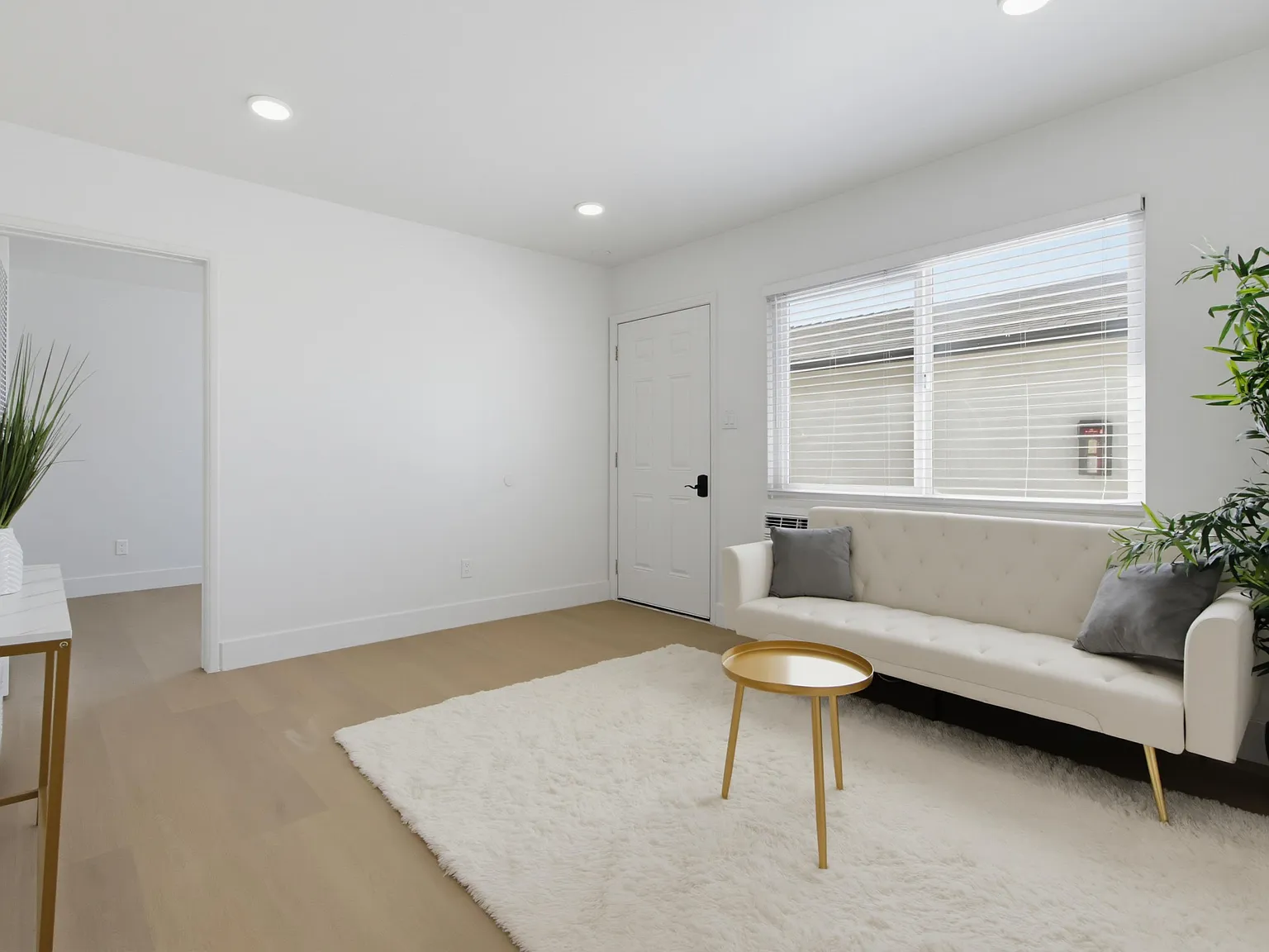 2 bed, 750 sqft, $2,550 — Photo 2