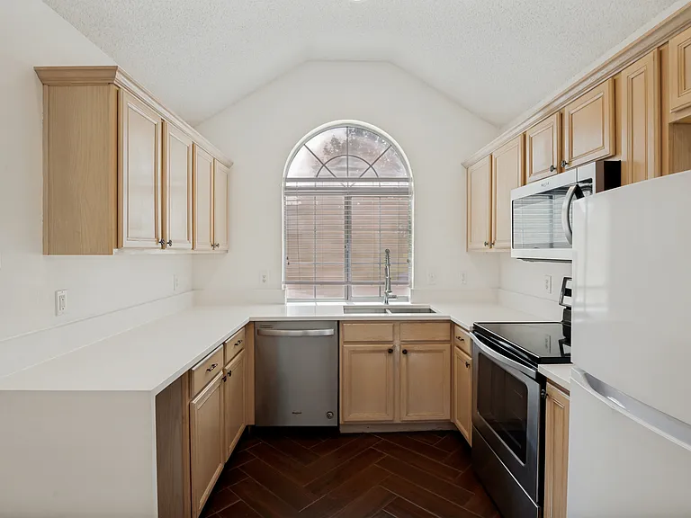 8160 Tower Rd — Photo 8