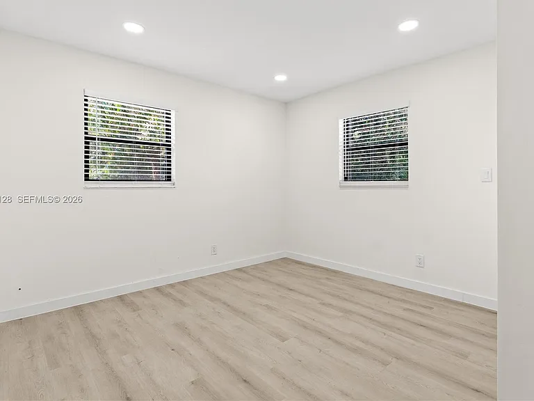 328 SW 11th Ave — Photo 17