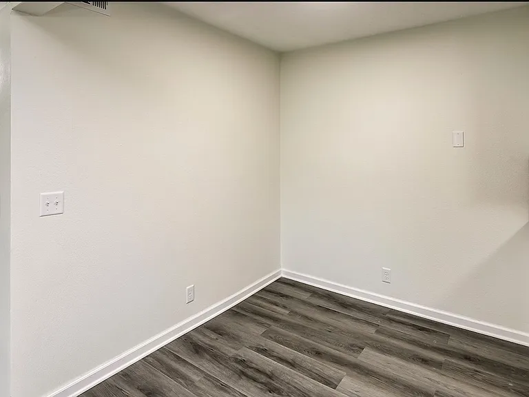 CB 12 — Photo 5