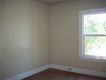 3rd image of 1658 S San Joaquin St