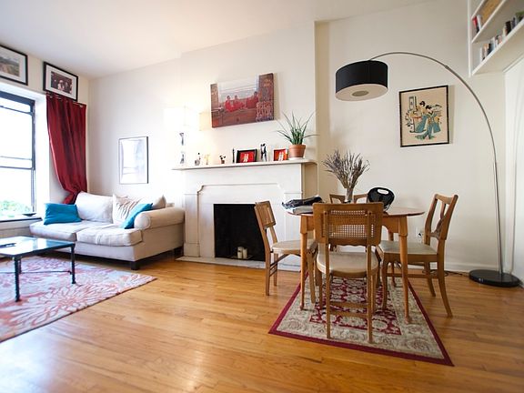 2nd image of 116 W 75th St APT 3A