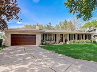 425 Walnut Grove Dr, Madison, WI 53717