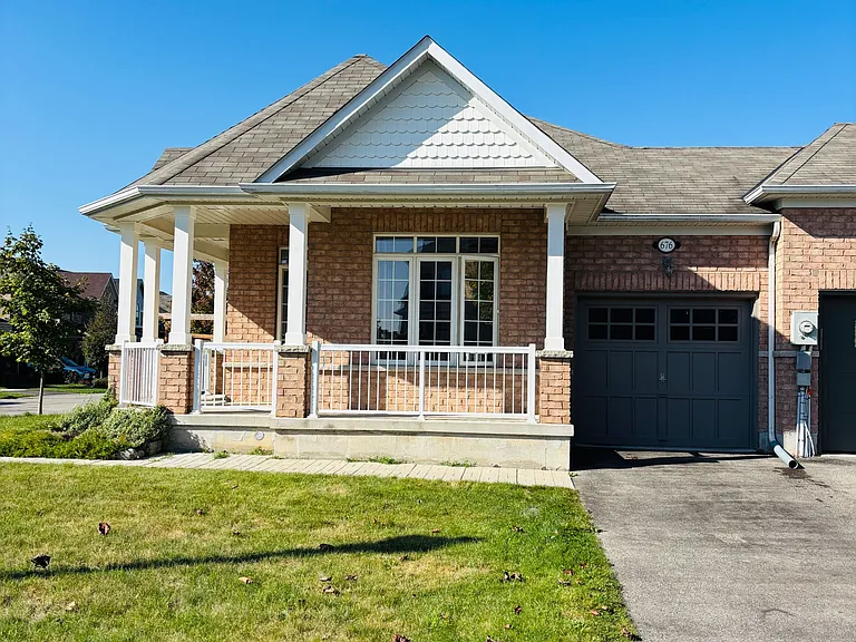 676 Baldwin Cres — Photo 1