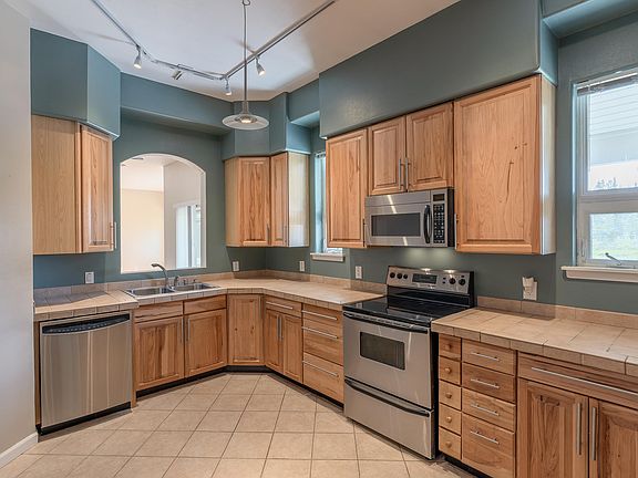 4th image of 2830 Garnet Dr
