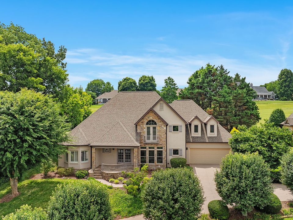 1st image of 310 Pineberry Dr