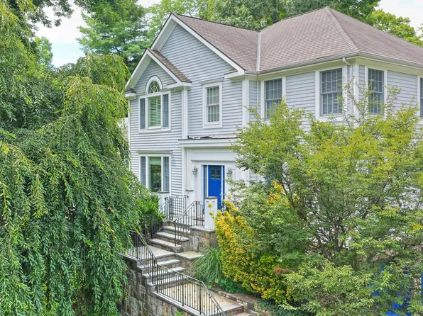 154 Valley Rd, Cos Cob, CT 06807