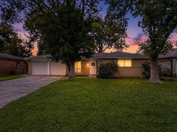 16915 Tibet Rd, Friendswood, TX 77546