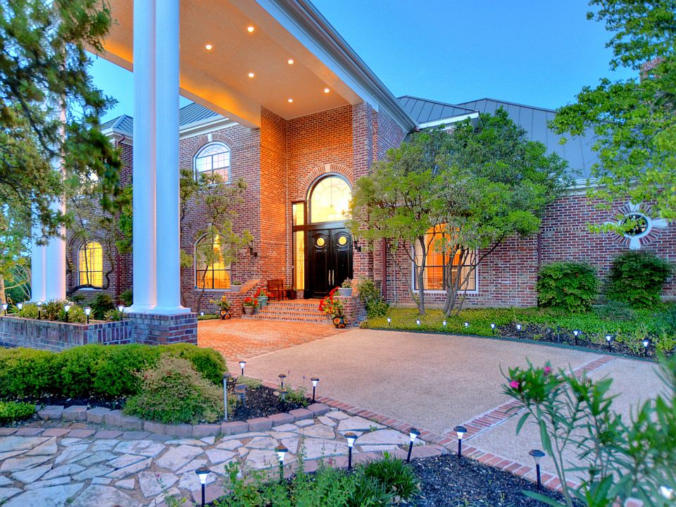 1st image of 22 Galleria Dr