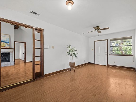 4th image of 606 N 7th St