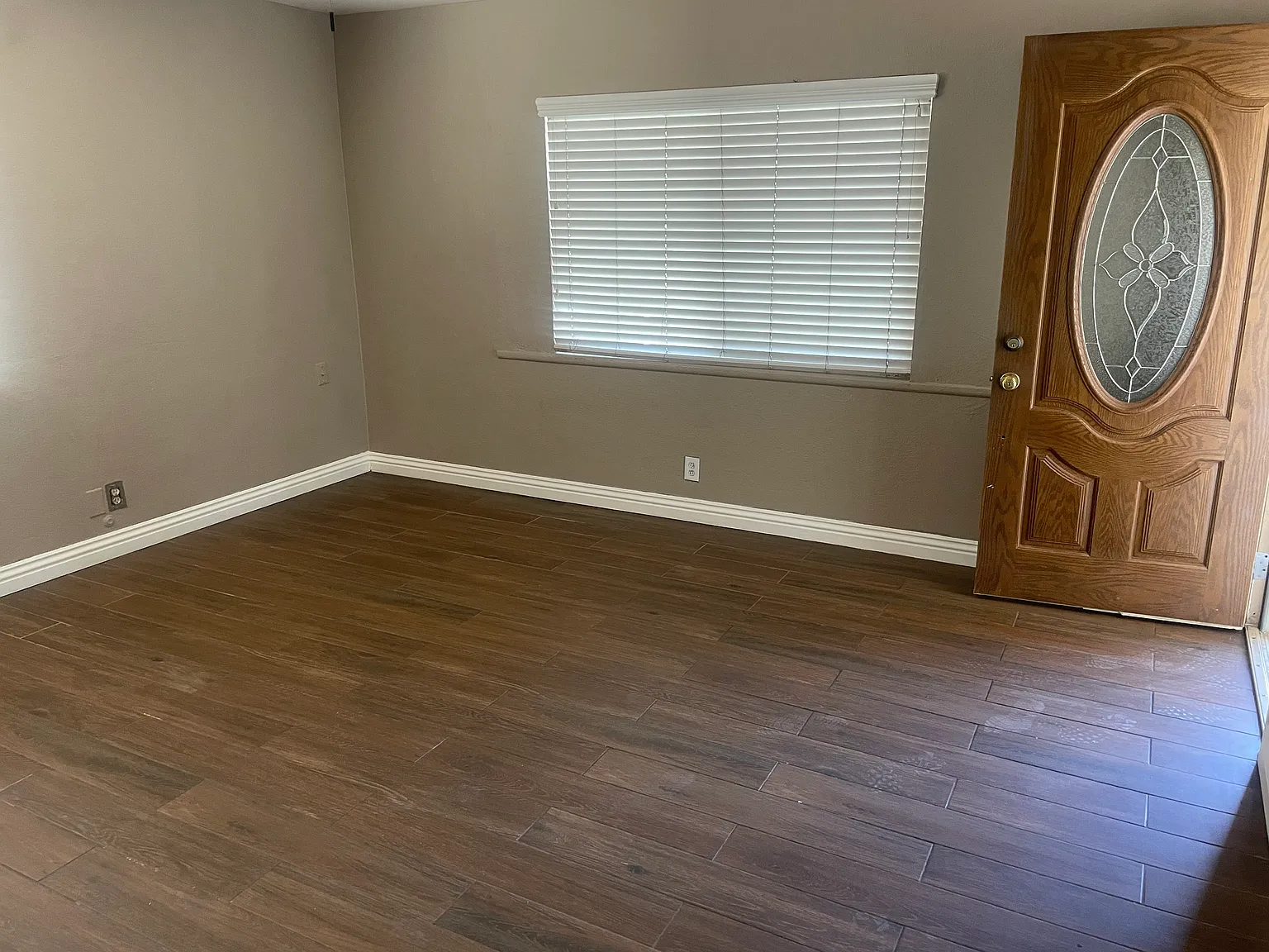3 bed, 1049 sqft, $2,150 — Photo 2