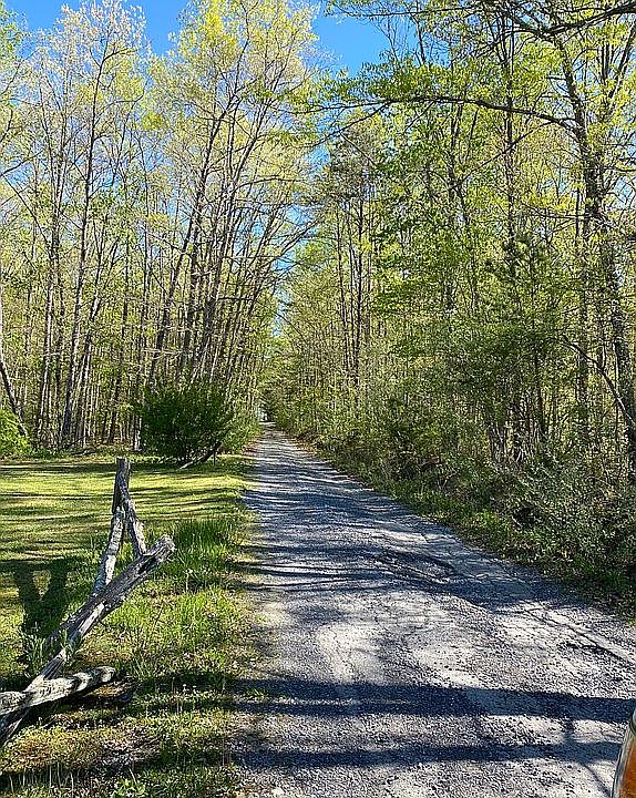 1st image of 210 2nd Ave