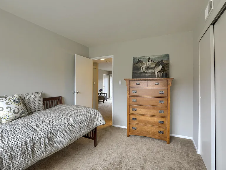 Delbrook Manor Apartments — Photo 11