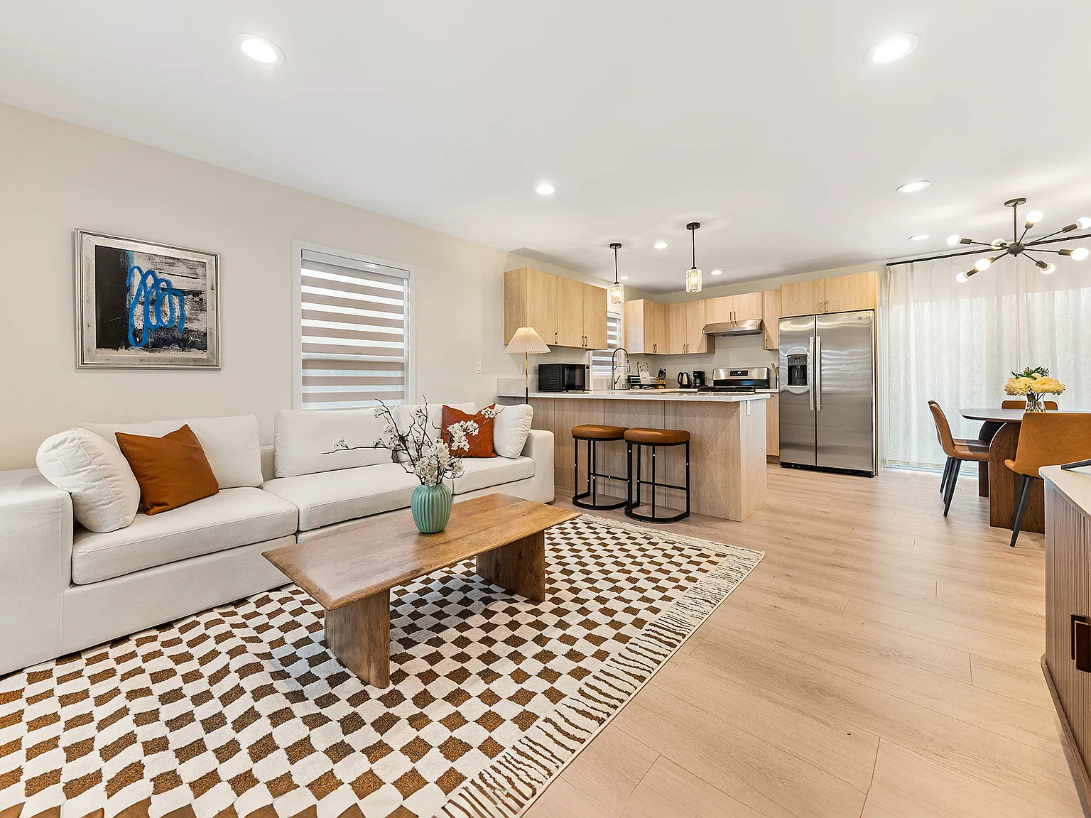 3 bed, 980 sqft, $4,200 — Photo 4