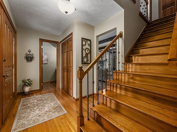 4th image of 6990 Sunbury Rd