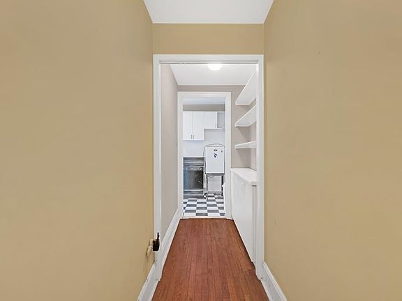 3rd image of 50 Glenwood Ave APT 706