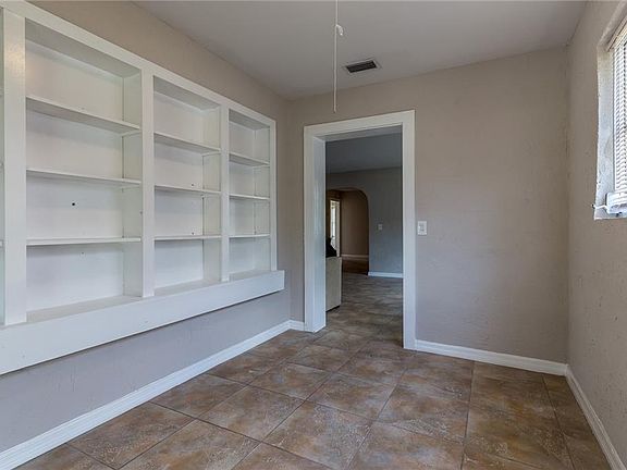 5th image of 532 N Pompano Ave