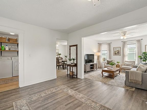 2nd image of 1714 Castle Ave Unit 2