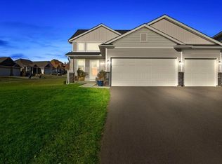 124 Bluff Ln, Dundas, MN 55019