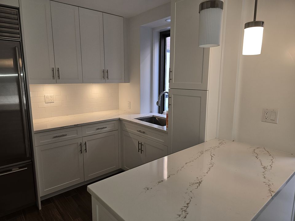 1st image of 425 E 63rd St APT W11c