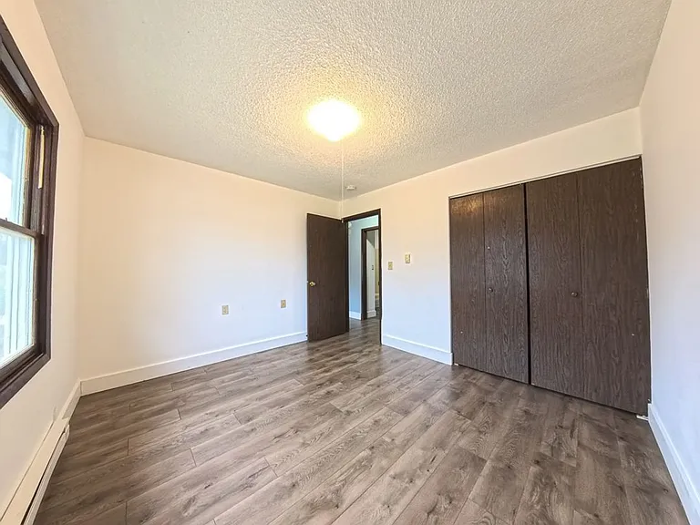 505 Barclay St — Photo 7