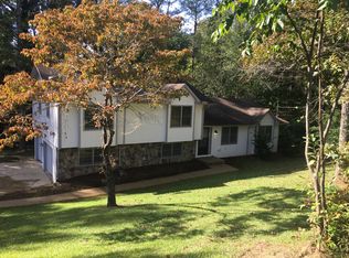 706 Breezeway Cir, Weaver, AL 36277