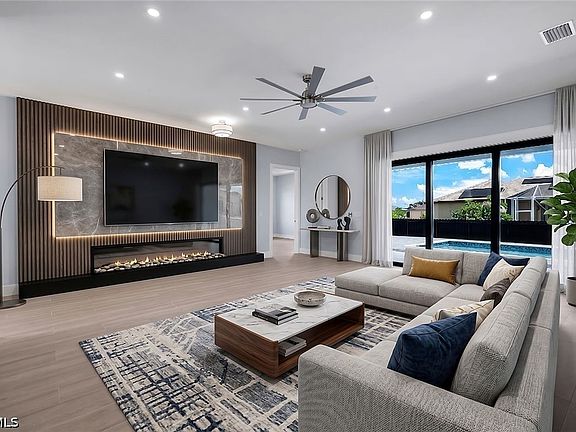 3rd image of 15301 Acorn Cir