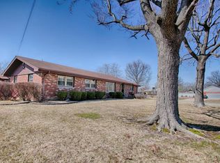 4400 Estate Dr, Louisville, KY 40216