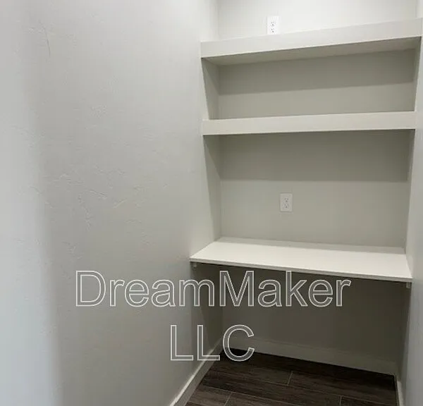 1008 Varenna Ln — Photo 5