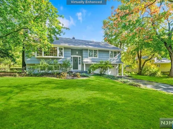 4 Jane Ct, Hillsdale, NJ 07642