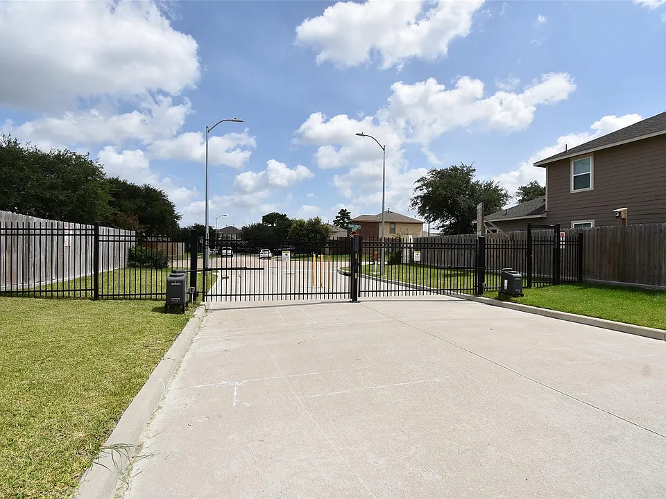 2819 Topiary Ln