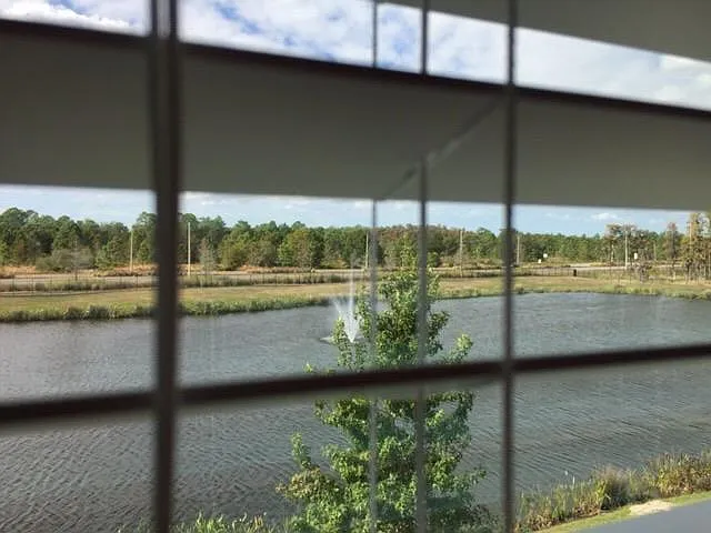 3 bed, 2.5 bath, 1637 sqft, $2,550 — Photo 2