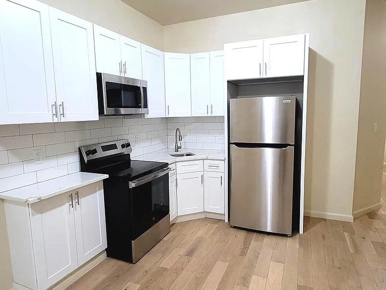 1219 W Silver St #1 — Photo 4