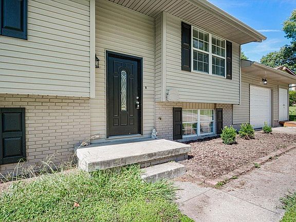 5th image of 305 Maple St