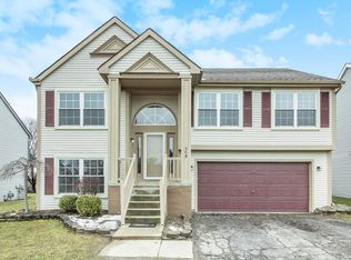 369 Princeton Dr, South Lyon, MI 48178