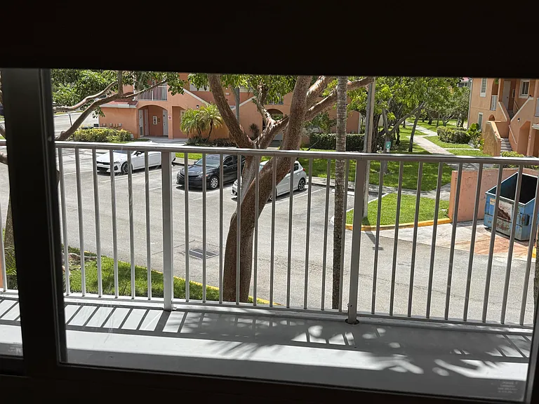 6936 SW 39th St #D203 — Photo 37