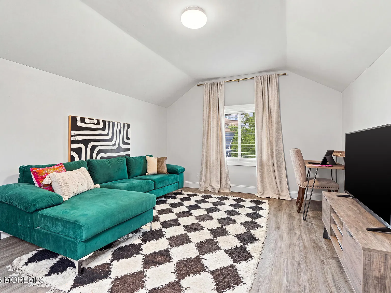 2 bed, 1080 sqft, $3,250 — Photo 1