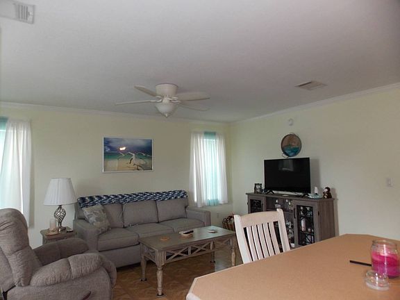 5th image of 325 Sonnet Ln