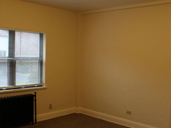 5th image of 119 Baywood Ave #3B